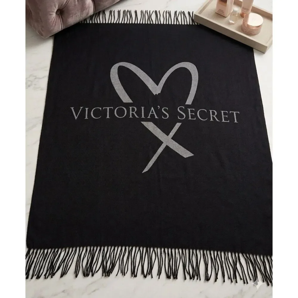 Victorias Secret Limited Edition Black Pink Heart Warm Cozy Blanket Throw NEW